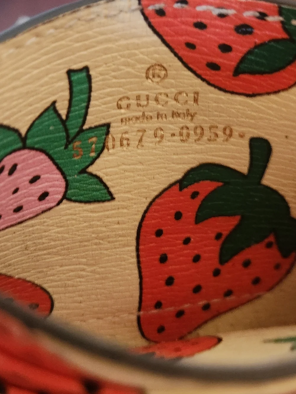Gucci Zumi Strawberry Leather Card Holder - Picture 4 of 7